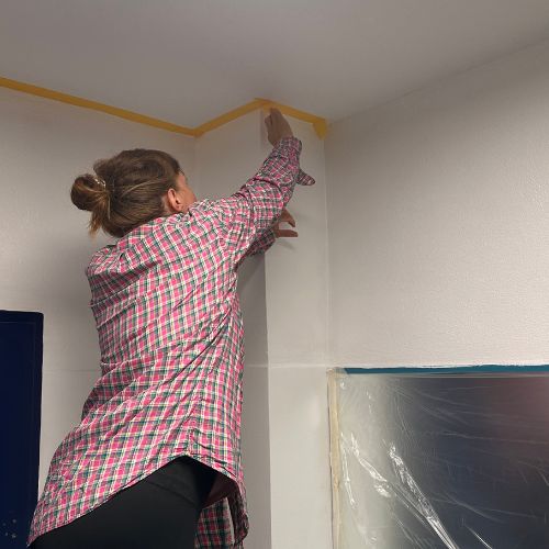 Toiletten abkleben Untergeschoss bei den Jungen