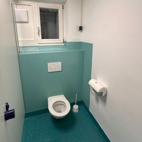 Toilette Untergeschoss bei den Jungen