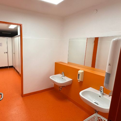 Toiletten im Untergeschoss